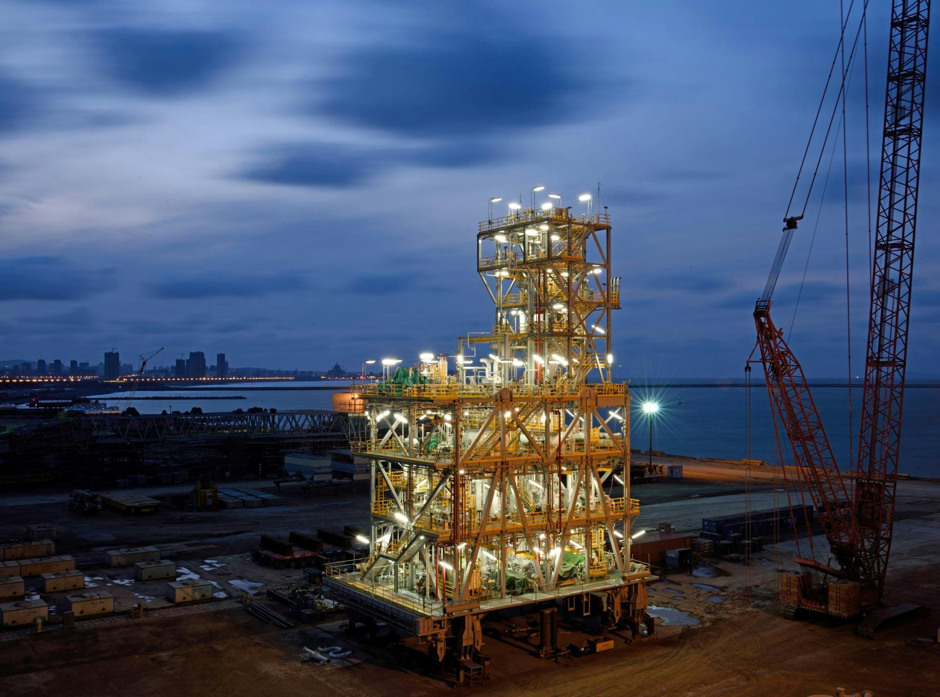 complete processing systems for both on- and offshore installations
