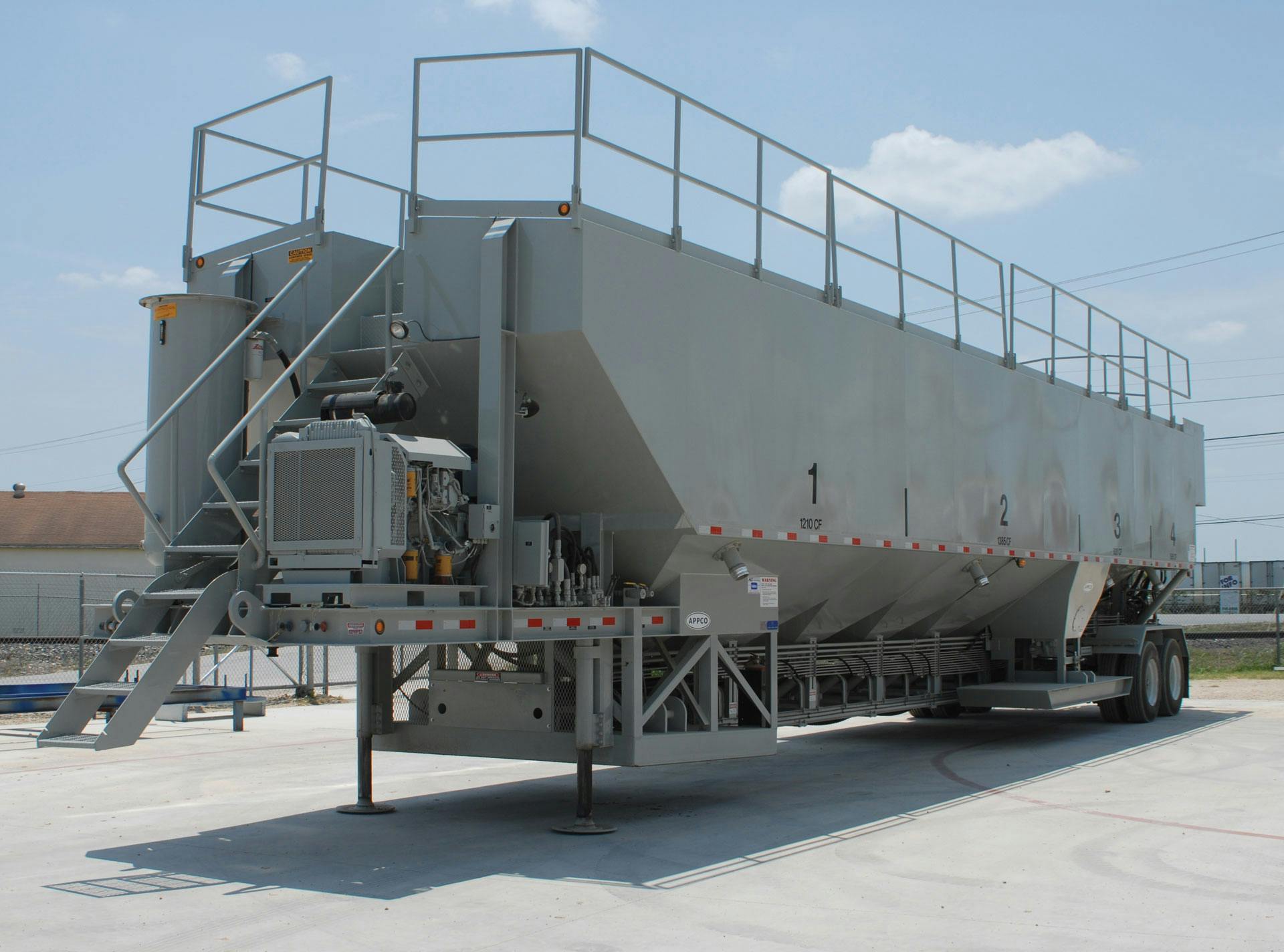 Large capacity Frac Sander trailer