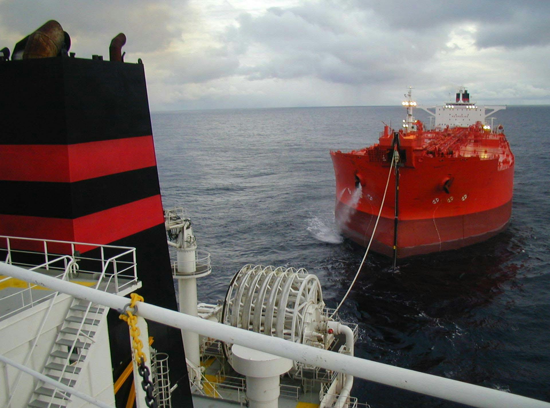 APL Stern Discharge System connected to tanker