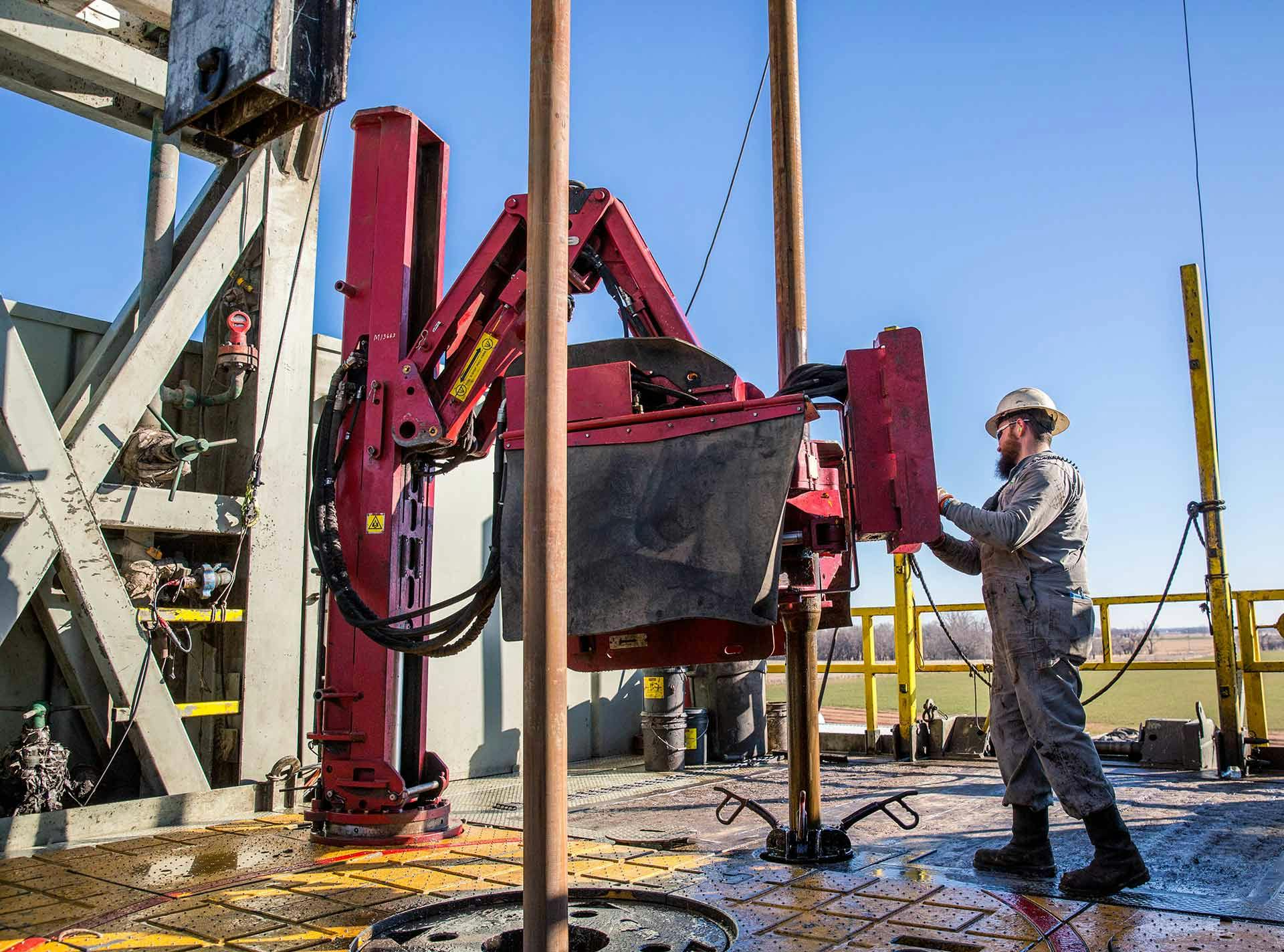 ST-80C Iron Roughneck making up a connection at well center of an onshore drilling rig. 