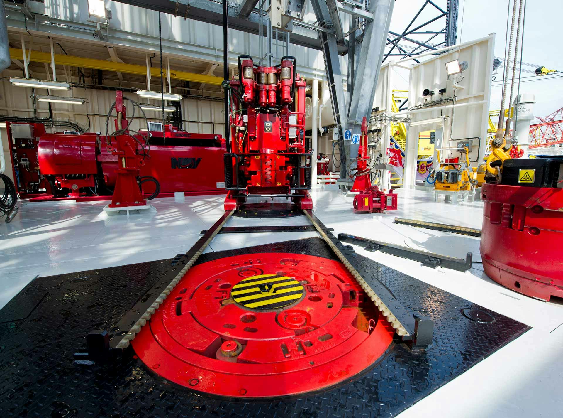 Drillfloor and rotary table on the Primus jackup rig
