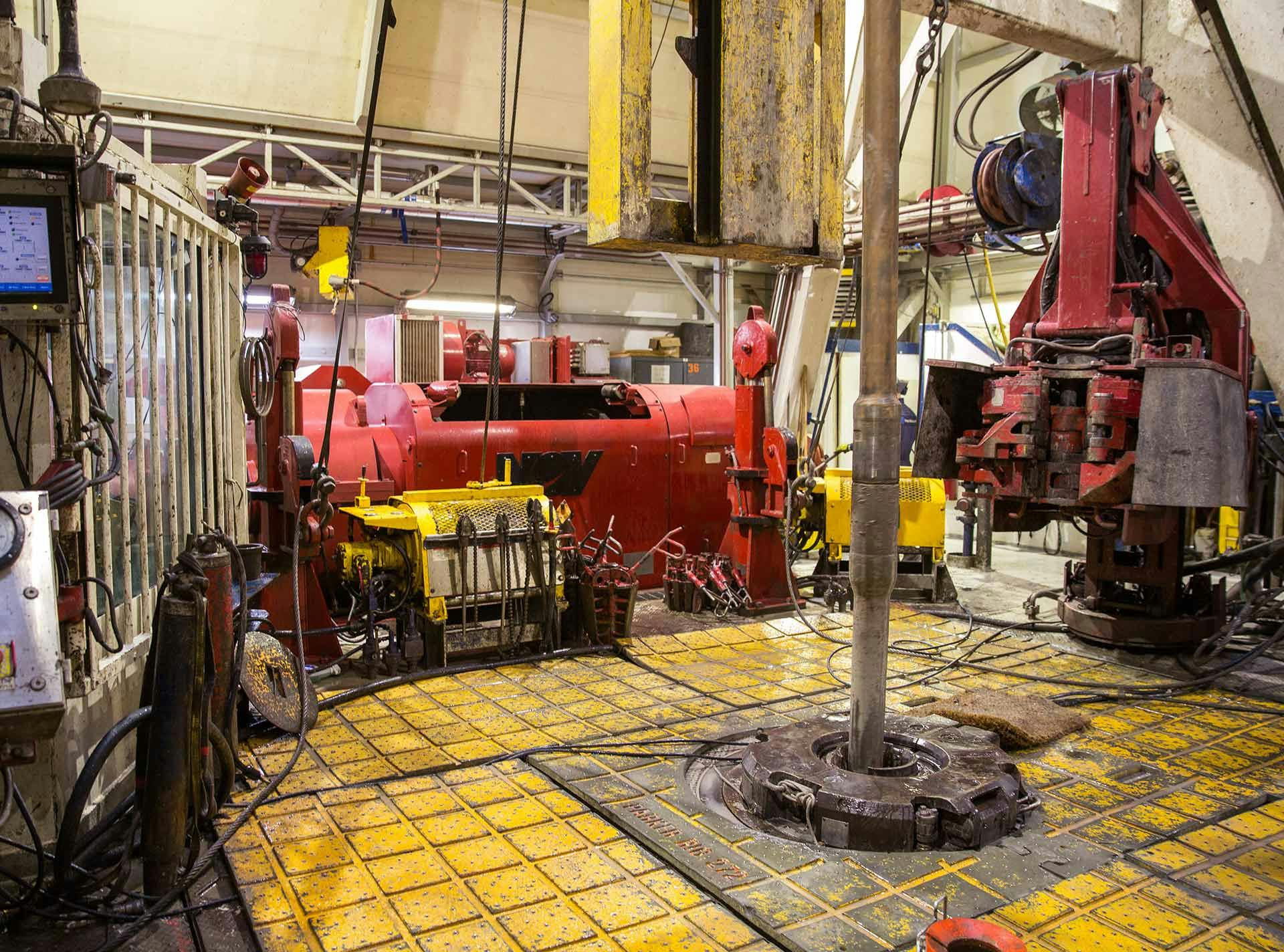 power slips and drillfloor on the Parker 272 Arctic drilling rig